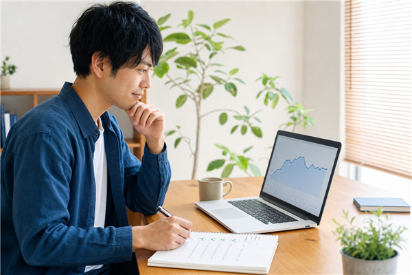 SEO診断後に改善点を記録するブロガー